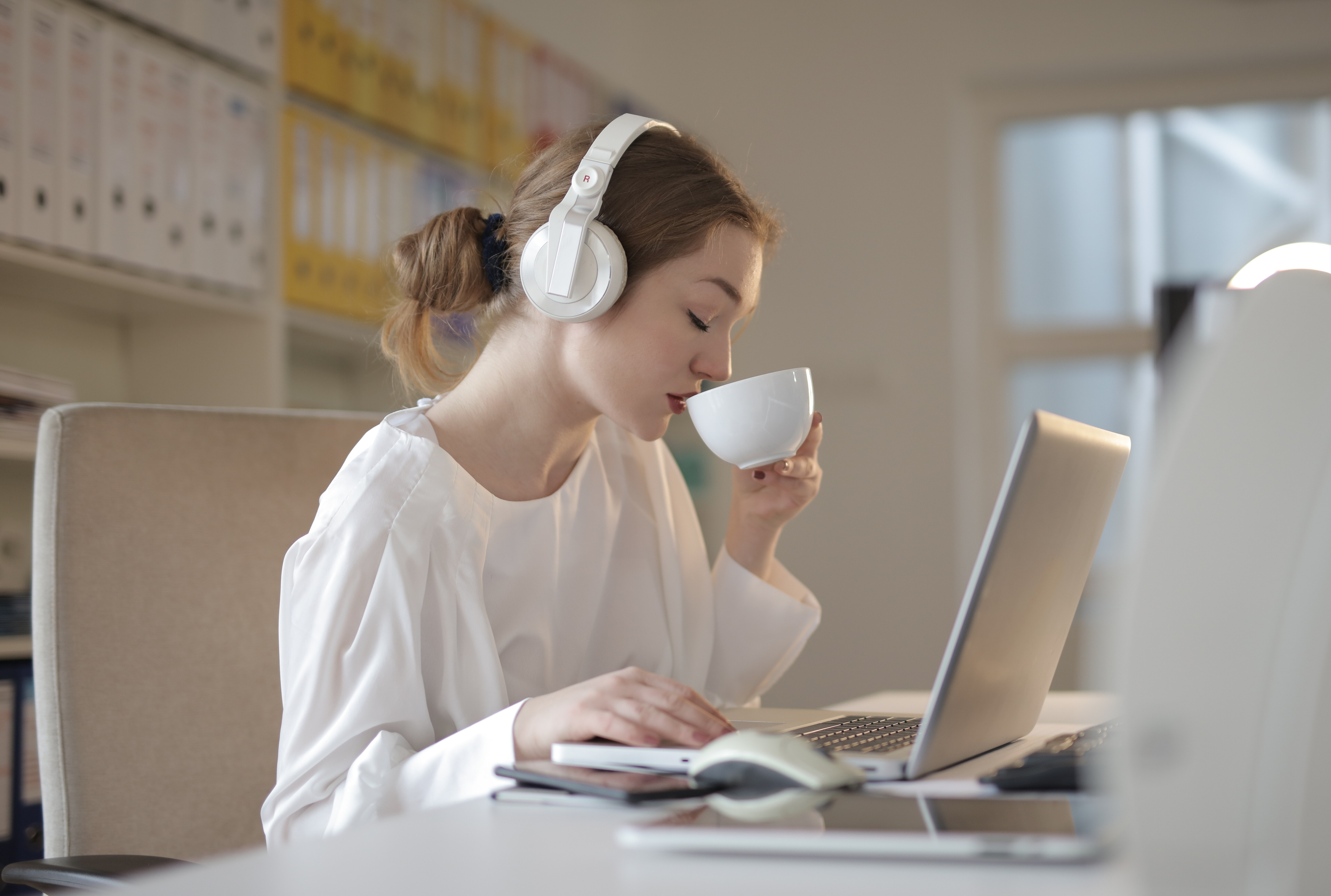 10 Best Podcasts to Listen to at Work